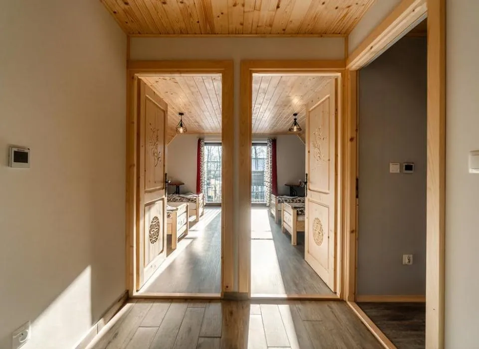 Wnętrze drewnianego mieszkania